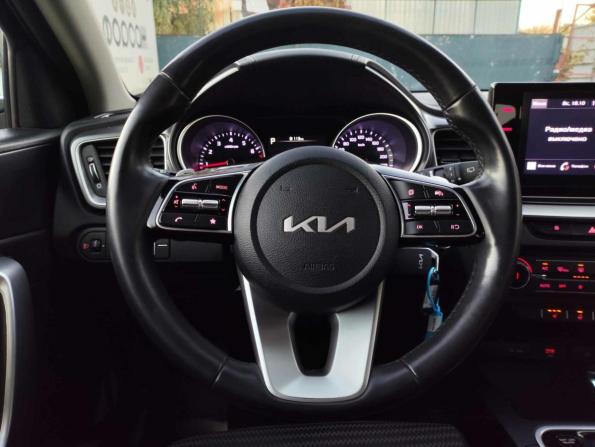 Kia Ceed III Рестайлинг с пробегом 2022 года, цена 2 099 000 рублей, 98208 км, универсал, Автокод Объявления