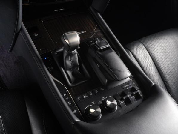 Lexus LX III Рестайлинг 2 с пробегом 2018 года, цена 9 259 000 рублей, 83070 км, внедорожник, Автокод Объявления