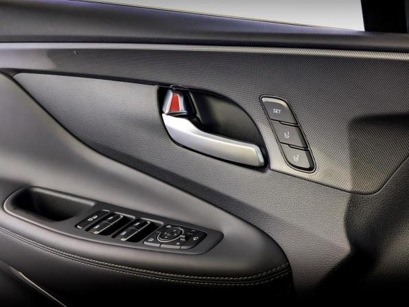 Hyundai Santa Fe IV Рестайлинг с пробегом 2022 года, цена 4 400 000 рублей, 41762 км, внедорожник, Автокод Объявления