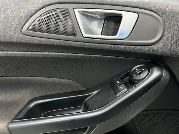 Ford Fiesta Mk6 Рестайлинг с пробегом 2018 года, цена 1 000 000 рублей, 53369 км, седан, Автокод Объявления