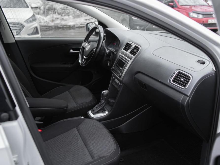 Volkswagen Polo V Рестайлинг Санкт-Петербург  - изображение 13
