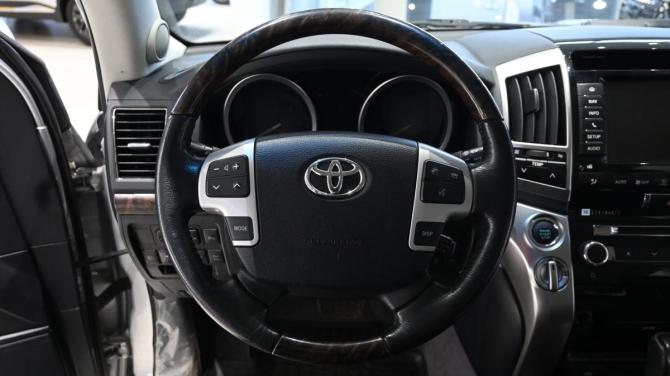 Toyota Land Cruiser 200 Series Рестайлинг 1 с пробегом 2015 года, цена 6 800 000 рублей, 48600 км, внедорожник, Автокод Объявления