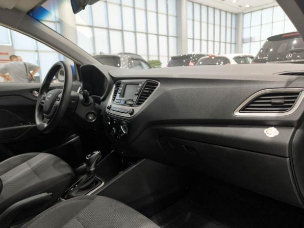 Hyundai Solaris II с пробегом 2018 года, цена 1 350 000 рублей, 110628 км, седан, Автокод Объявления
