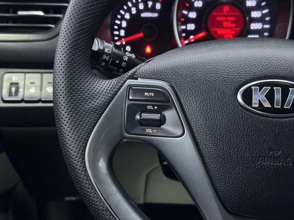Kia Rio III Рестайлинг с пробегом 2017 года, цена 1 345 000 рублей, 86658 км, седан, Автокод Объявления