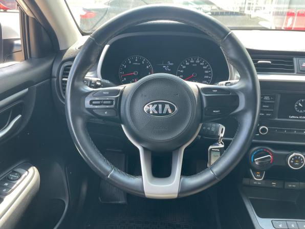 Kia Rio IV Рестайлинг с пробегом 2021 года, цена 1 683 100 рублей, 32295 км, хэтчбек, Автокод Объявления