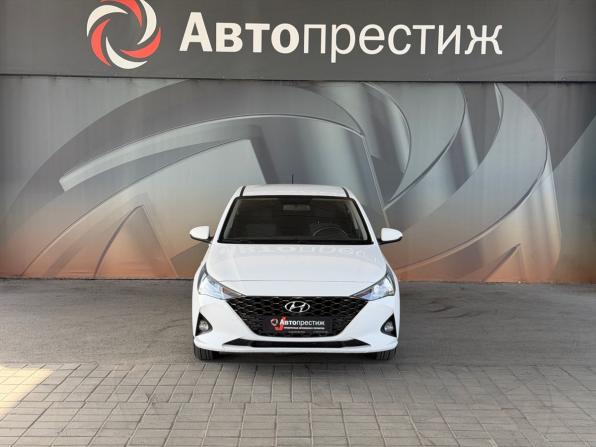 Hyundai Solaris II Рестайлинг с пробегом 2021 года, цена 1 369 000 рублей, 117488 км, седан, Автокод Объявления