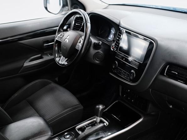 Mitsubishi Outlander III Рестайлинг 3 с пробегом 2018 года, цена 1 819 000 рублей, 136613 км, внедорожник, Автокод Объявления