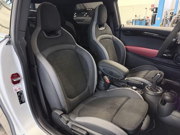 Mini Hatch III (F55/F56) Рестайлинг с пробегом 2021 года, цена 4 300 000 рублей, 2565 км, хэтчбек, Автокод Объявления