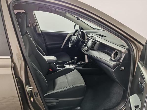 Toyota RAV4 IV (XA40) Рестайлинг с пробегом 2017 года, цена 2 099 000 рублей, 142774 км, внедорожник, Автокод Объявления