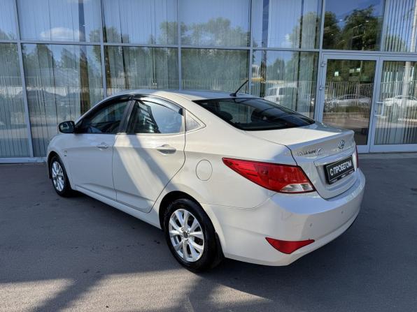 Hyundai Solaris I Рестайлинг с пробегом 2015 года, цена 1 200 000 рублей, 77000 км, седан, Автокод Объявления