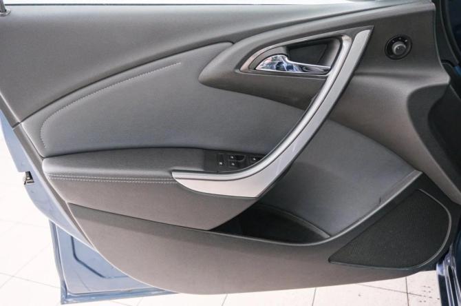 Opel Astra J Рестайлинг с пробегом 2014 года, цена 1 049 000 рублей, 87000 км, седан, Автокод Объявления