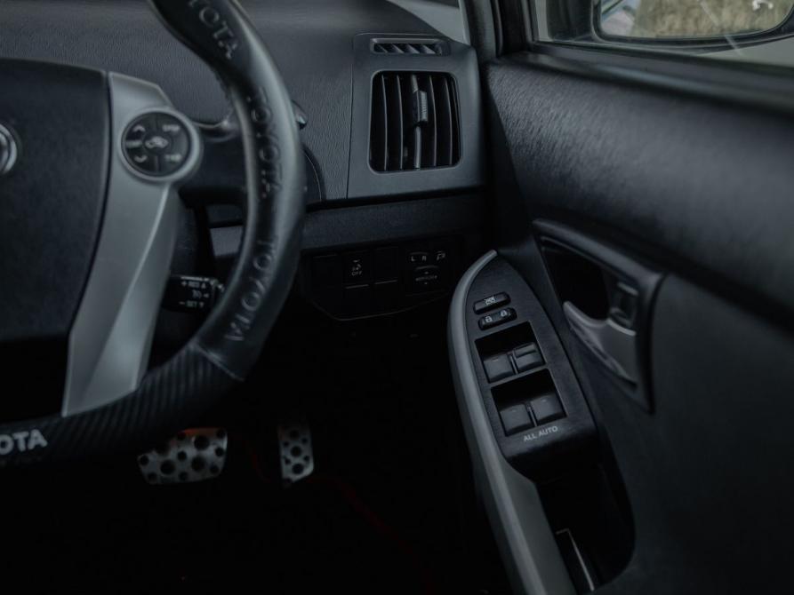 Toyota Prius III Рестайлинг (XW30) Тюмень  - изображение 8
