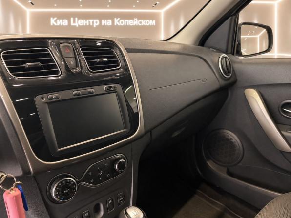 Renault Logan II Рестайлинг с пробегом 2021 года, цена 1 245 000 рублей, 105030 км, седан, Автокод Объявления