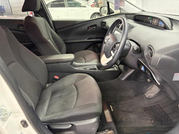 Toyota Prius IV (XW50) с пробегом 2017 года, цена 1 497 000 рублей, 107380 км, лифтбек, Автокод Объявления