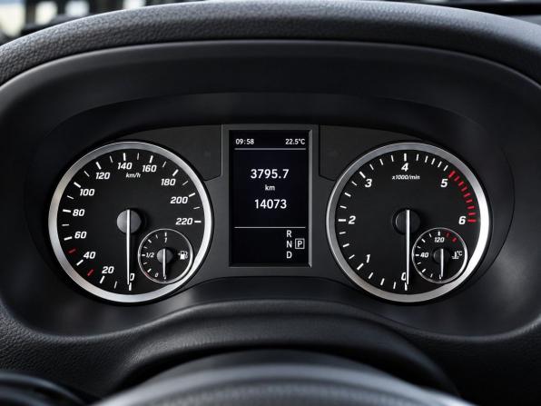 Mercedes-Benz V-Класс III (W447) Рестайлинг с пробегом 2023 года, цена 8 855 000 рублей, 14071 км, минивэн, Автокод Объявления