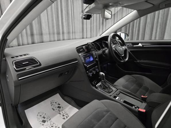 Volkswagen Golf VII с пробегом 2015 года, цена 1 240 000 рублей, 138815 км, хэтчбек, Автокод Объявления