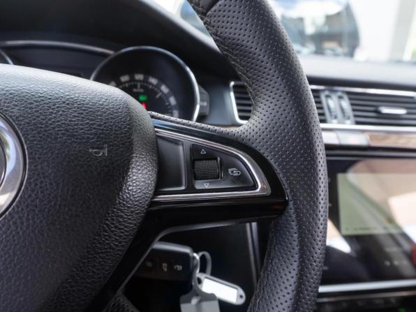 Skoda Superb II Рестайлинг с пробегом 2014 года, цена 1 040 000 рублей, 301587 км, лифтбек, Автокод Объявления