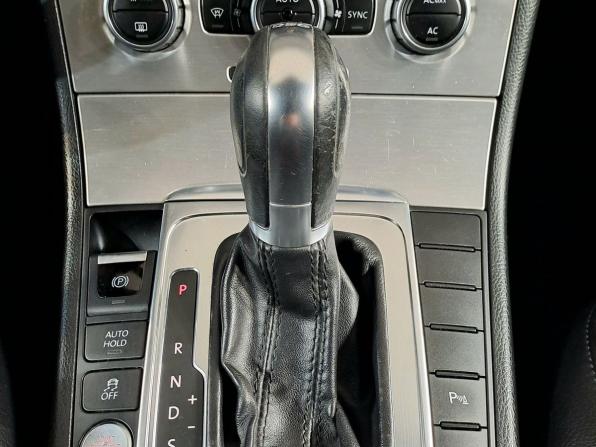 Volkswagen Passat B7 с пробегом 2011 года, цена 899 000 рублей, 204000 км, седан, Автокод Объявления