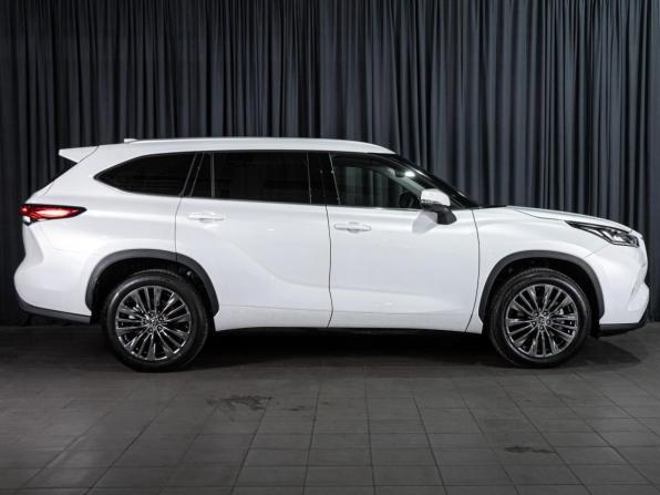 Toyota Highlander IV (XU70) с пробегом 2025 года, цена 5 779 000 рублей, 117 км, внедорожник, Автокод Объявления