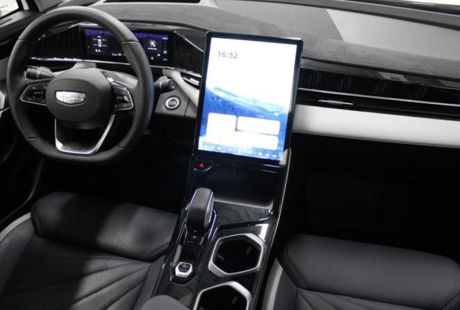Geely Atlas II с пробегом 2024 года, цена 2 895 000 рублей, 17838 км, внедорожник, Автокод Объявления