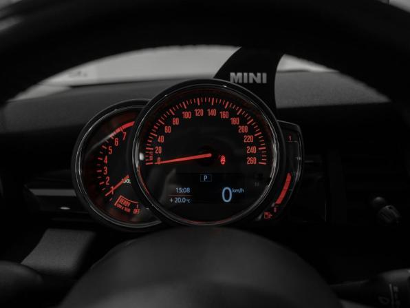 Mini Hatch III (F55/F56) Рестайлинг с пробегом 2018 года, цена 1 845 000 рублей, 92652 км, хэтчбек, Автокод Объявления