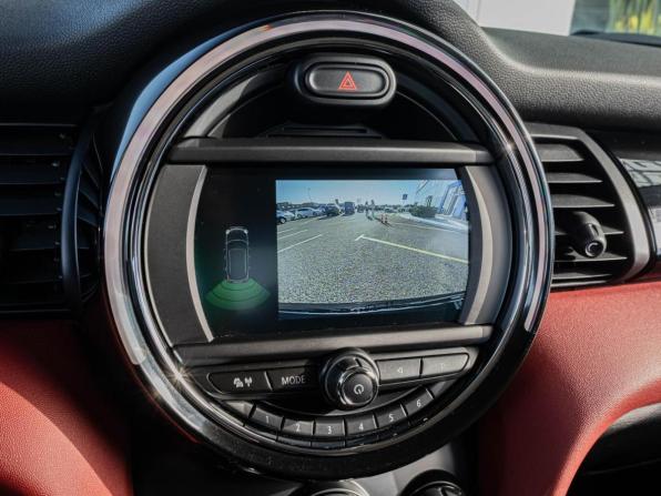 Mini Hatch III (F55/F56) Рестайлинг с пробегом 2018 года, цена 2 099 000 рублей, 36345 км, хэтчбек, Автокод Объявления