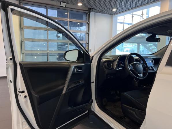 Toyota RAV4 IV (XA40) с пробегом 2015 года, цена 1 720 000 рублей, 221619 км, внедорожник, Автокод Объявления