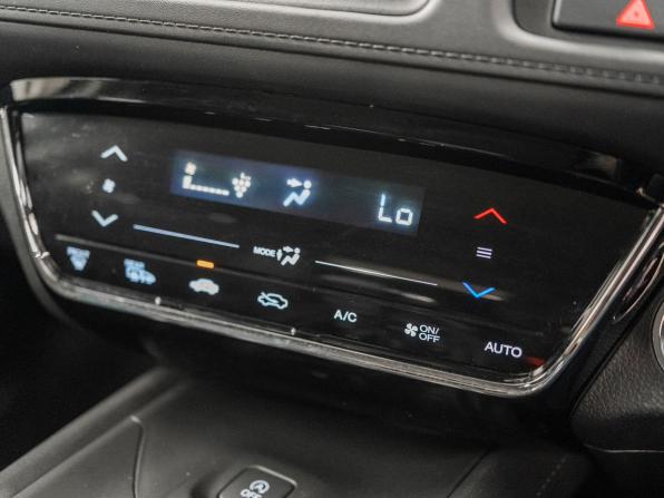 Honda Vezel I с пробегом 2017 года, цена 1 699 000 рублей, 135000 км, внедорожник, Автокод Объявления