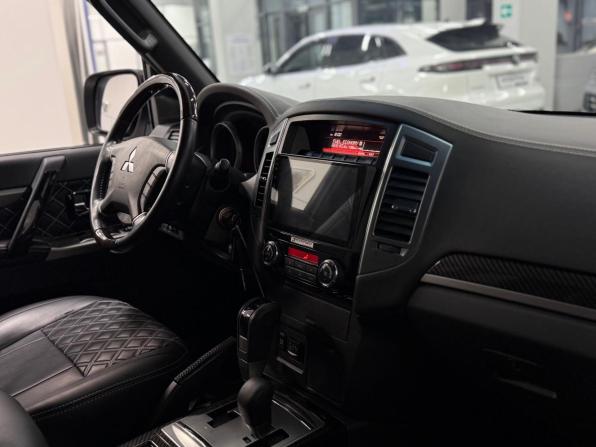 Mitsubishi Pajero IV Рестайлинг 2 с пробегом 2019 года, цена 3 950 000 рублей, 15000 км, внедорожник, Автокод Объявления