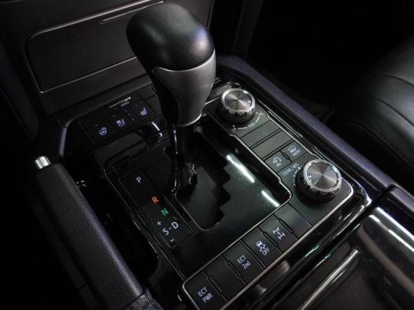 Toyota Land Cruiser 200 Series Рестайлинг 2 с пробегом 2015 года, цена 4 999 000 рублей, 145219 км, внедорожник, Автокод Объявления
