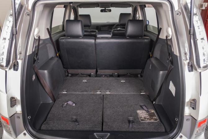 Toyota ISis I Рестайлинг с пробегом 2012 года, цена 1 399 000 рублей, 148000 км, компактвэн, Автокод Объявления