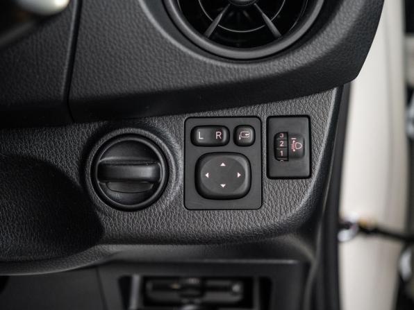 Toyota Vitz III (XP130) Рестайлинг 2 с пробегом 2018 года, цена 930 500 рублей, 54923 км, хэтчбек, Автокод Объявления