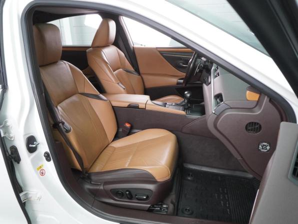 Lexus ES VII с пробегом 2018 года, цена 3 922 000 рублей, 103867 км, седан, Автокод Объявления