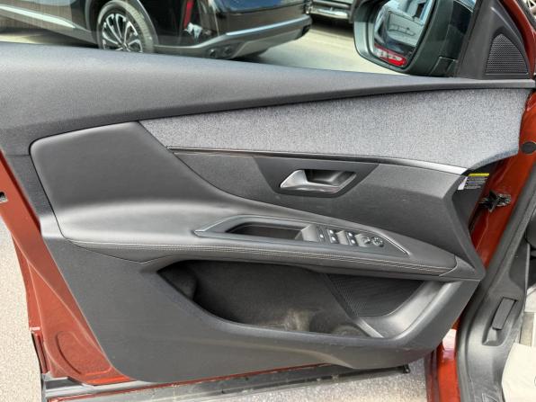 Peugeot 3008 II с пробегом 2018 года, цена 1 849 000 рублей, 139000 км, внедорожник, Автокод Объявления