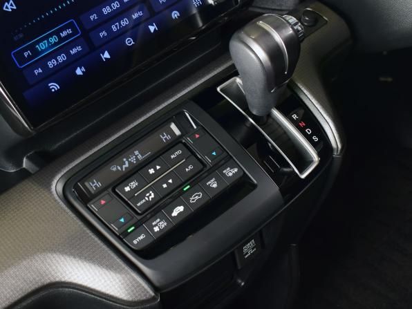 Honda Stepwgn V Рестайлинг с пробегом 2019 года, цена 2 119 995 рублей, 117247 км, минивэн, Автокод Объявления