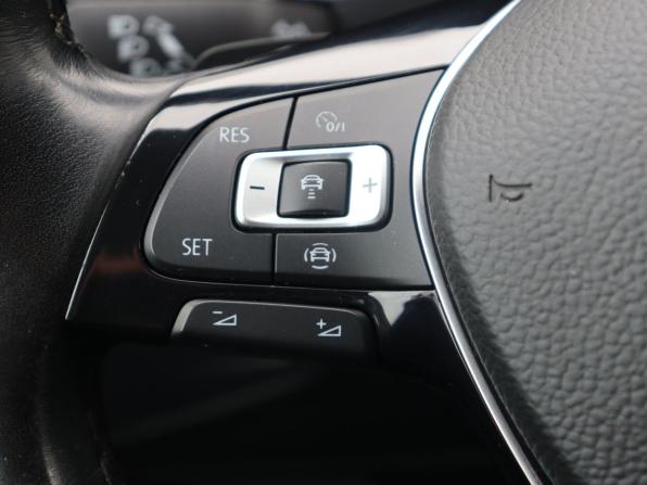Volkswagen Tiguan II с пробегом 2018 года, цена 2 380 000 рублей, 137138 км, внедорожник, Автокод Объявления