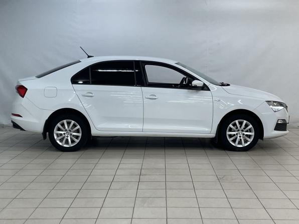 Skoda Rapid II с пробегом 2021 года, цена 1 499 000 рублей, 94516 км, лифтбек, Автокод Объявления