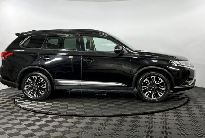 Mitsubishi Outlander III Рестайлинг 3 с пробегом 2021 года, цена 2 100 000 рублей, 166419 км, внедорожник, Автокод Объявления