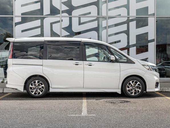 Honda Stepwgn V Рестайлинг с пробегом 2018 года, цена 2 200 000 рублей, 109292 км, минивэн, Автокод Объявления