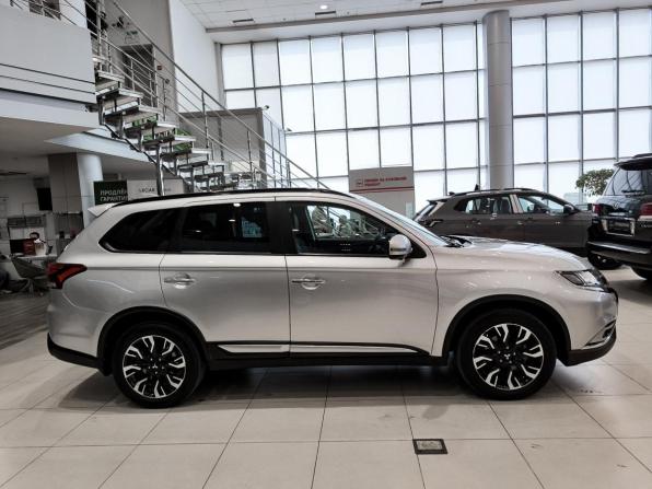 Mitsubishi Outlander III Рестайлинг 3 с пробегом 2021 года, цена 2 750 000 рублей, 65500 км, внедорожник, Автокод Объявления