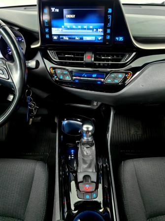 Toyota C-HR I с пробегом 2018 года, цена 2 088 000 рублей, 117597 км, внедорожник, Автокод Объявления