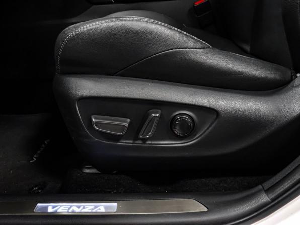 Toyota Venza II с пробегом 2023 года, цена 4 349 000 рублей, 34220 км, внедорожник, Автокод Объявления