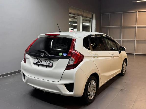 Honda Fit III Рестайлинг с пробегом 2017 года, цена 947 000 рублей, 89753 км, хэтчбек, Автокод Объявления