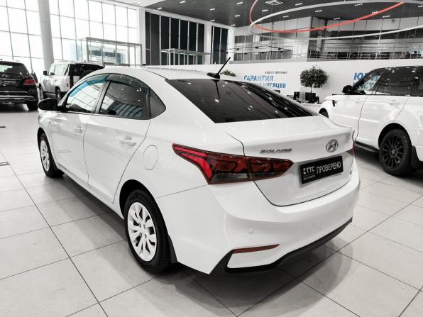 Hyundai Solaris II с пробегом 2018 года, цена 850 000 рублей, 306951 км, седан, Автокод Объявления