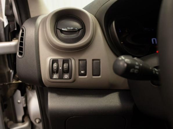 Renault Trafic III с пробегом 2015 года, цена 2 000 000 рублей, 143806 км, минивэн, Автокод Объявления