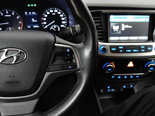 Hyundai Solaris II с пробегом 2017 года, цена 1 429 000 рублей, 82759 км, седан, Автокод Объявления