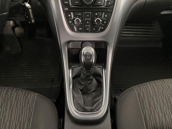 Opel Astra J Рестайлинг с пробегом 2012 года, цена 750 000 рублей, 193968 км, седан, Автокод Объявления