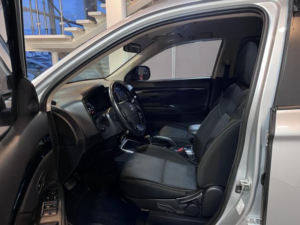 Mitsubishi Outlander III Рестайлинг 3 с пробегом 2021 года, цена 1 990 000 рублей, 114830 км, внедорожник, Автокод Объявления