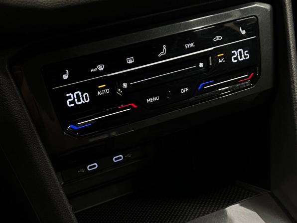Volkswagen Tiguan II Рестайлинг с пробегом 2021 года, цена 2 626 000 рублей, 80444 км, внедорожник, Автокод Объявления
