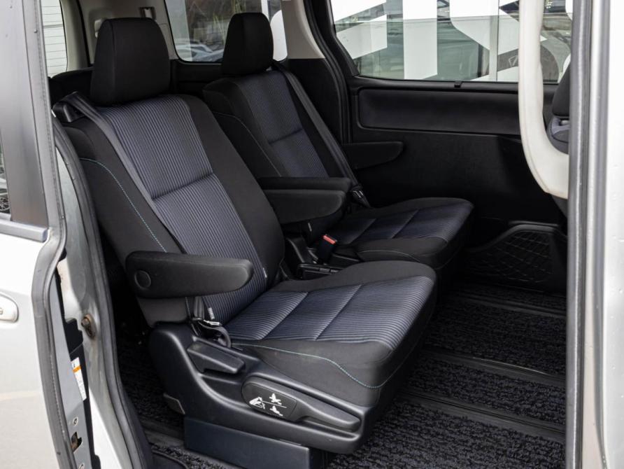 Toyota Voxy III (R80) Краснодар  - изображение 10